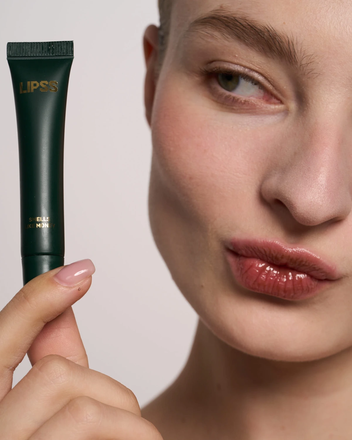 Lipper-błyszczyk do ust SMELLS LIKE MONEY